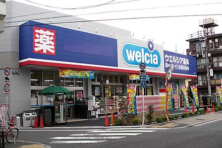 様々な医薬品を扱うほか、日用品や食品、カウンセリング化粧品など、大型ドラッグストアならではの品揃えをもって、で販売しております。商品の陳列が分かりやすく、お買い物のしやすさも魅力です。