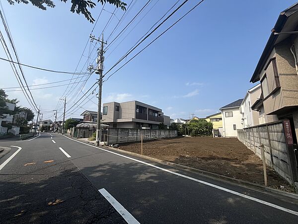 ＜前面道路含む現地写真＞