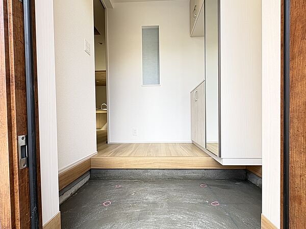 玄関を拡大表示