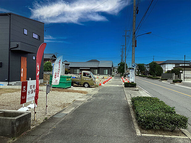 前面道路(南東から撮影)