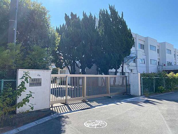 高浜市立高取小学校徒歩約７分(約500m)