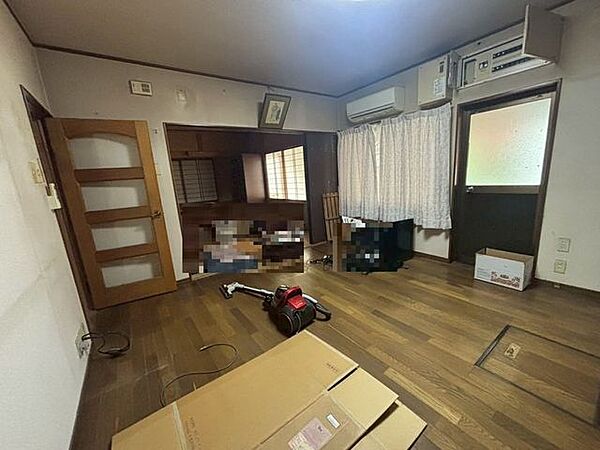 和室と繋がりのあるリビングです。大人数で集まっても余裕がありますね♪