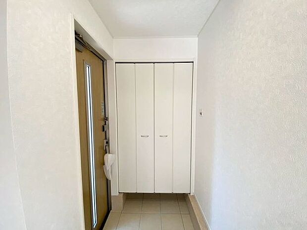 奥行きがある玄関になります!