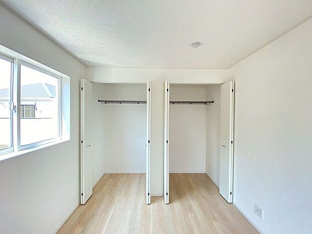 ご家族のお洋服が収納出来ます!