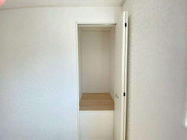 小上がりになっている収納!