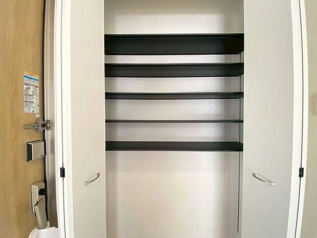 靴がお好きな方でも安心!大容量の玄関収納♪