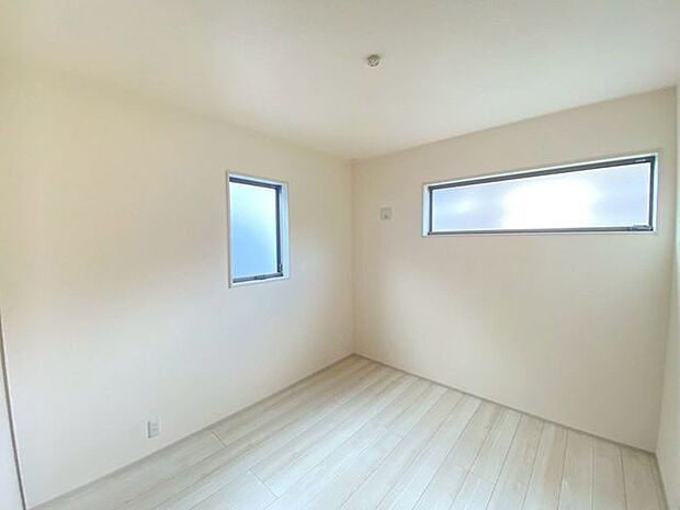 2階洋室お子様のお部屋や書斎にいかがでしょうか♪