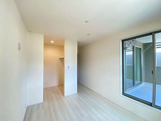 主寝室にはウォークインクローゼットがついています♪