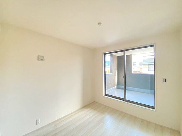 2階洋室お子様のお部屋や書斎にいかがでしょうか♪