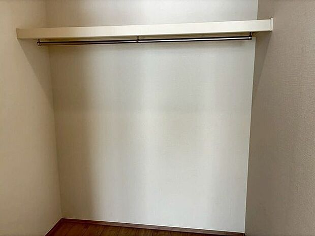 2階の7.5帖の主寝室のウォークインクローゼット