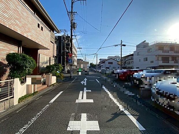 一方通行道路交通量も少なく、安心して駐車可能です！