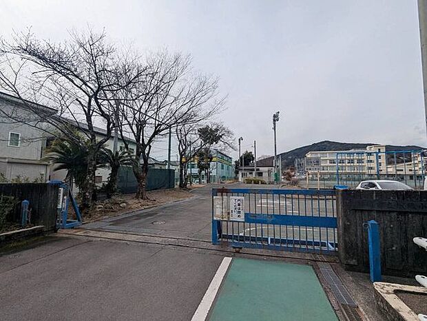 静岡市立服織小学校 970m