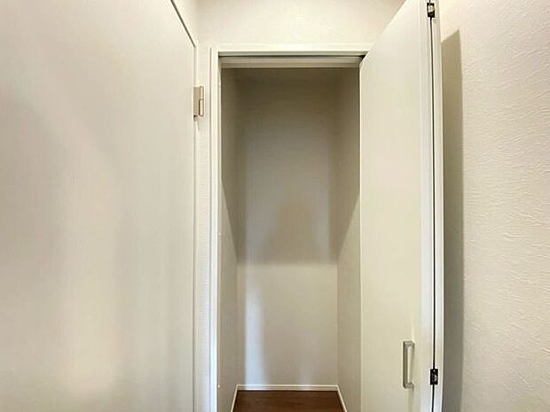 2Fトイレ横の収納スペース生活感が出てしまうものを収納するのに最適です♪