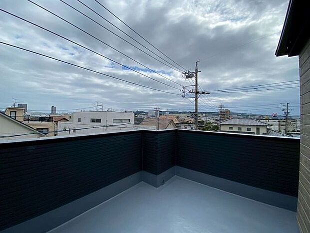 3Fバルコニーお子様のプール、BBQができる広めのバルコニー♪