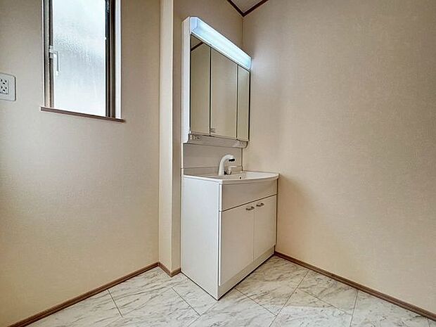 白を基調とした洗面台です。