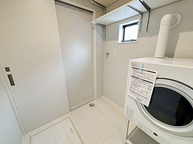 乾燥機付きの洗面所です！