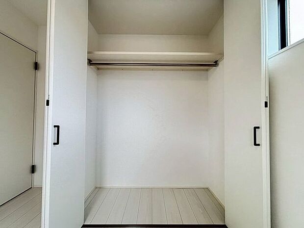 収納付きです♪