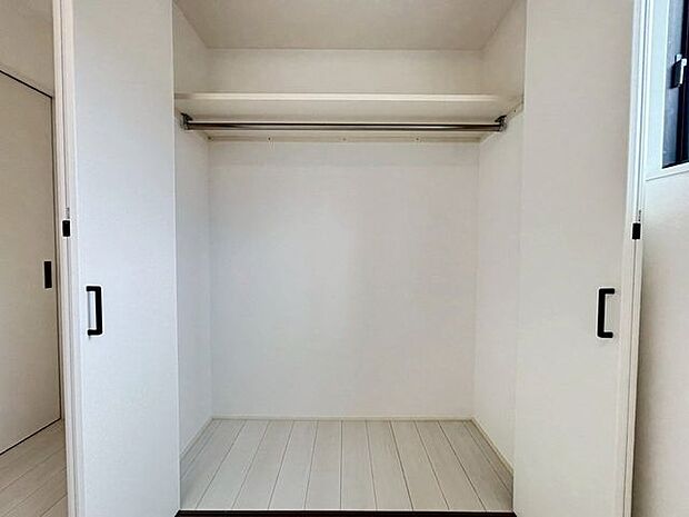 収納付きです♪