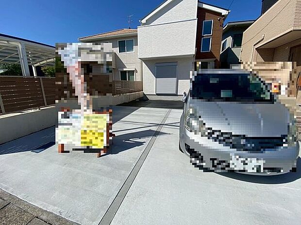 駐車スペース2台可能!置き方、車種によっては3台可能♪