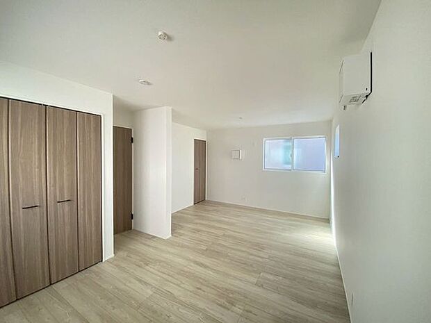 1部屋としても使えます!将来的にはお子様のお部屋として真ん中を区切って別々に使えます♪