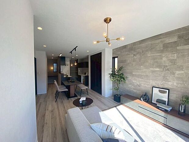 19.6帖のリビング南向きで日当たり良好で昼間はポカポカです♪