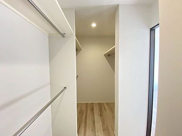 大容量サイズになるため、ご家族のお洋服が収納可能です♪