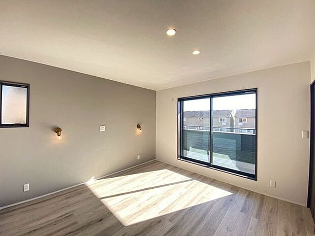 南向きに面しているお部屋で日当たり良好♪主寝室としておすすめです♪