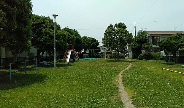 瀬名茶ノ木田公園 360m