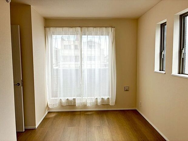 バルコニーに出れるお部屋
