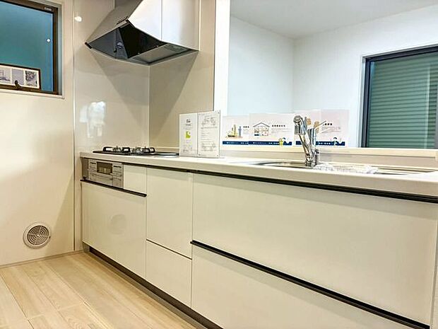 白を基調としたキッチンです