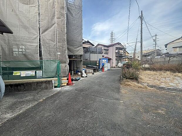 前面道路です