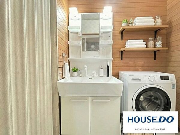 洗面台もシャワー付洗面台になります。※家具・備品はAI加工を使用したイメージです。