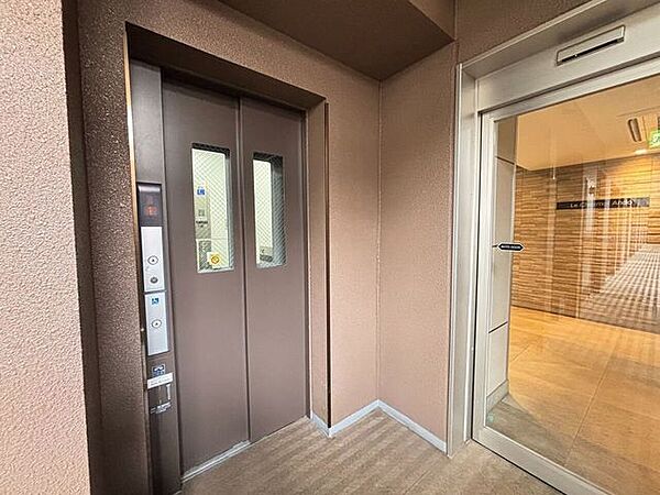 エレベーターもございます。低層マンションで戸数も少ないのもポイントですね。