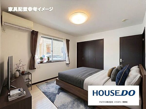 1階7帖洋室※生成AIを使用した家具配置イメージです※ダブルのベッドを置いても余裕がある空間になりそうです。