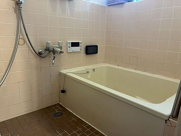 窓付きのため、使用後の換気もスムーズに行えてカビ予防にも役立ちます。