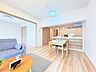 リビング/ダイニング：キッチンから部屋全体が見渡せる安心の間取り。家具の配置がしやすいレイアウトです。5.2帖の隣接されたお部屋を開放すればご覧の広さに。
