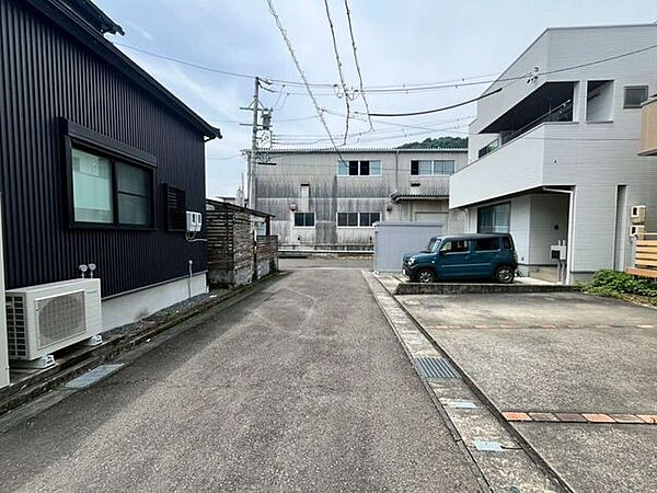 前面道路です