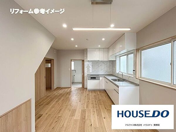 ※同社リフォーム施工事例を参考に生成AIを用いたイメージ画像です。※システムキッチンへの変更、壁や床の張替え等ご相談ください！