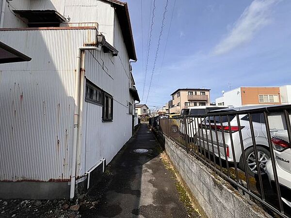 前面道路は4m以下で、セットバックが必要です。