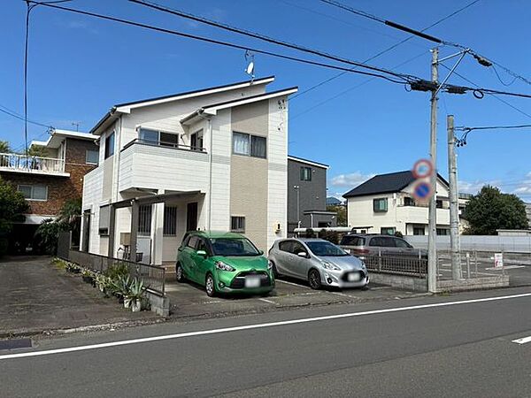 車種によっては3台駐車可能です。