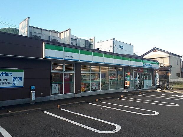 ファミリーマート綾部駅前店徒歩12分