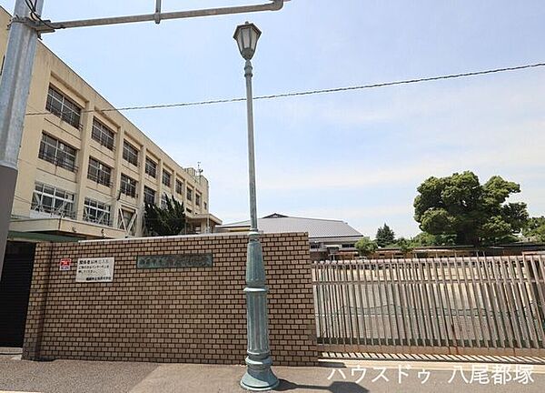 柏原市立柏原中学校 570m