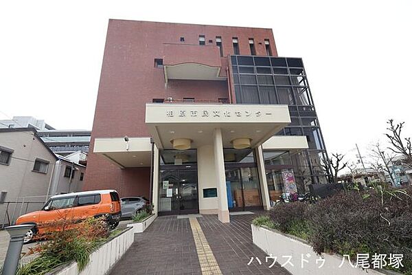 柏原市立図書館 250m