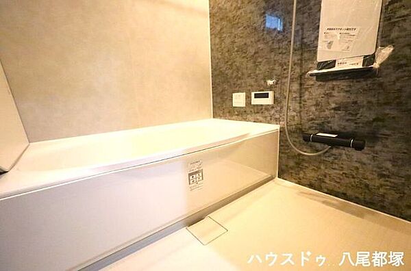 落ち着いた浴室でリラックス♪