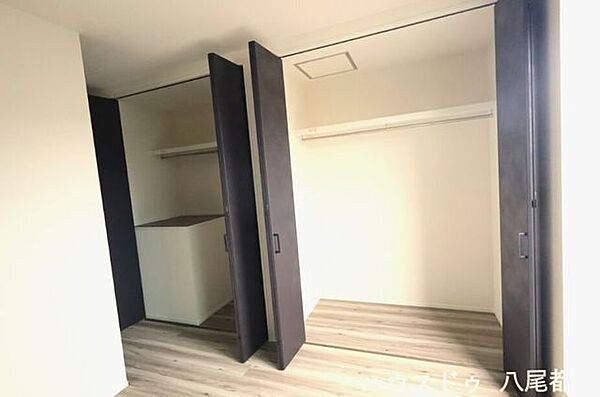 たくさん収納できるクローゼットがあります♪