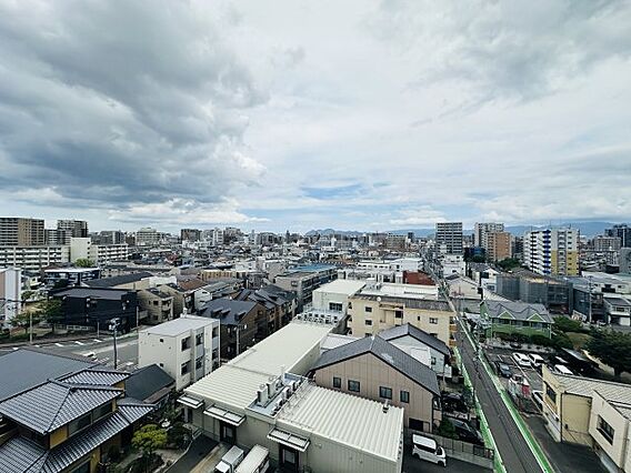 9階共用部から...