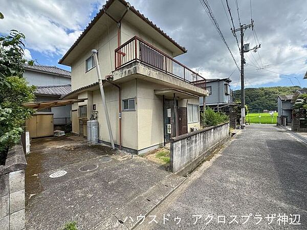 【現地外観写真】間口は約9.8ｍあり、開放感のある整形地です。
