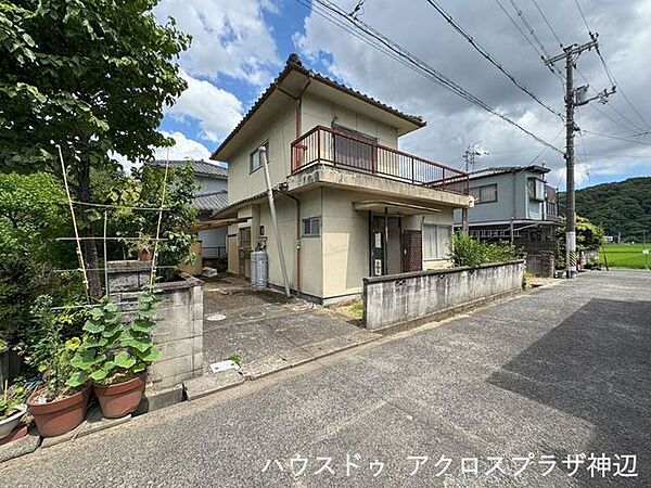 【現地外観写真】間口が広く陽当り良好です。