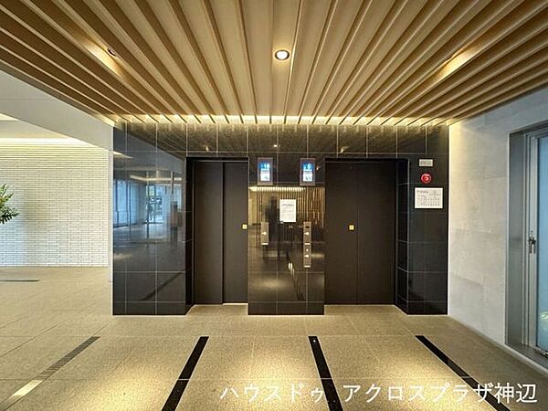 【エレベーター2基】高速のエレベーターで各階を快適に移動できます。