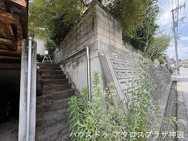 【階段】災害リスクの低い高台の土地です